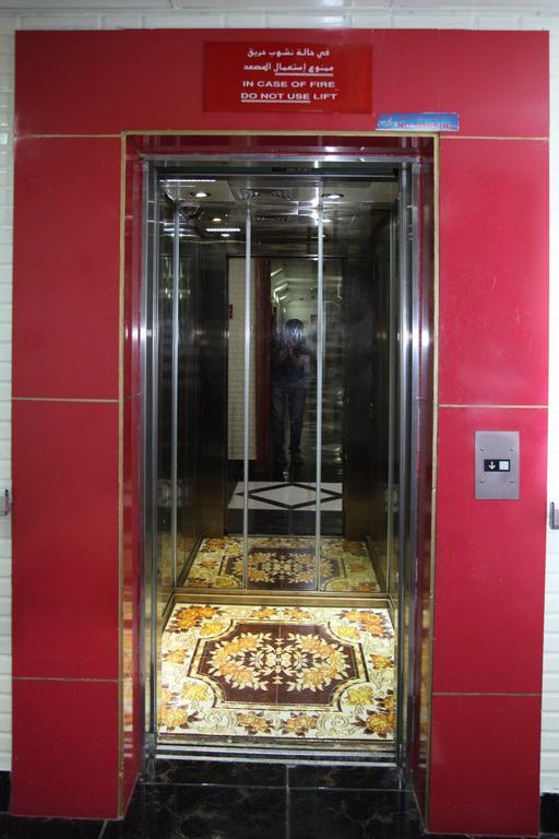 Zaineast Hotel Dubai Exteriör bild